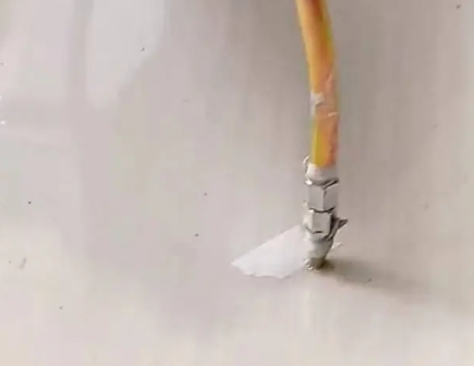 龙岩瓷砖空鼓维修公司专业解答在瓷砖铺贴过程中，如果使用的砂料过粗（如全部使用了粗砂），可能会导致以下问题